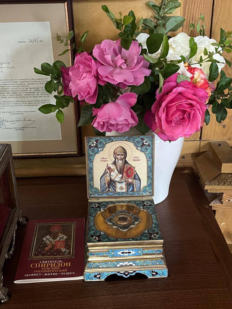 Молебен с акафистом Спиридону Тримифунтскому в скит Всецарицы